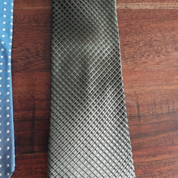 2 Banana Republic silk ties - Picture 4 of 5